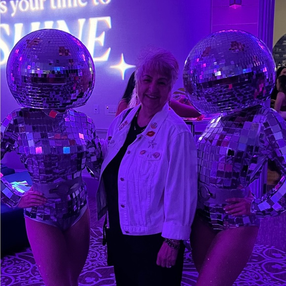 TINAMORENO LIKE THIS LISTING TO BE NOTIFIED WHEN I GO LIVE. - Picture 14 of 16